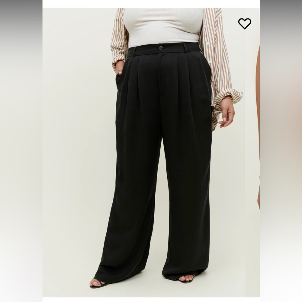 Reformation Mason Pant Es — EUC
Color: Black